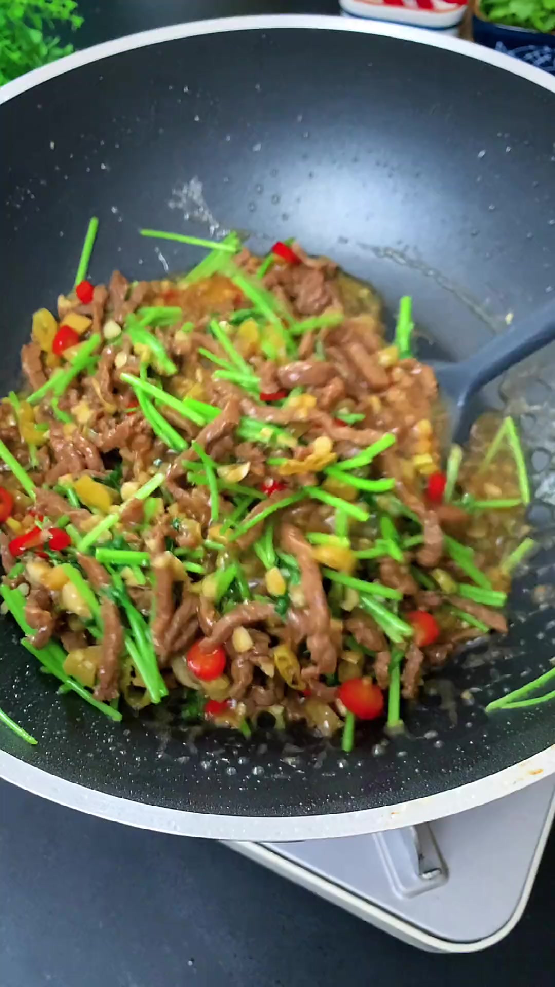 这样做的小炒牛肉，鲜嫩好吃超下饭