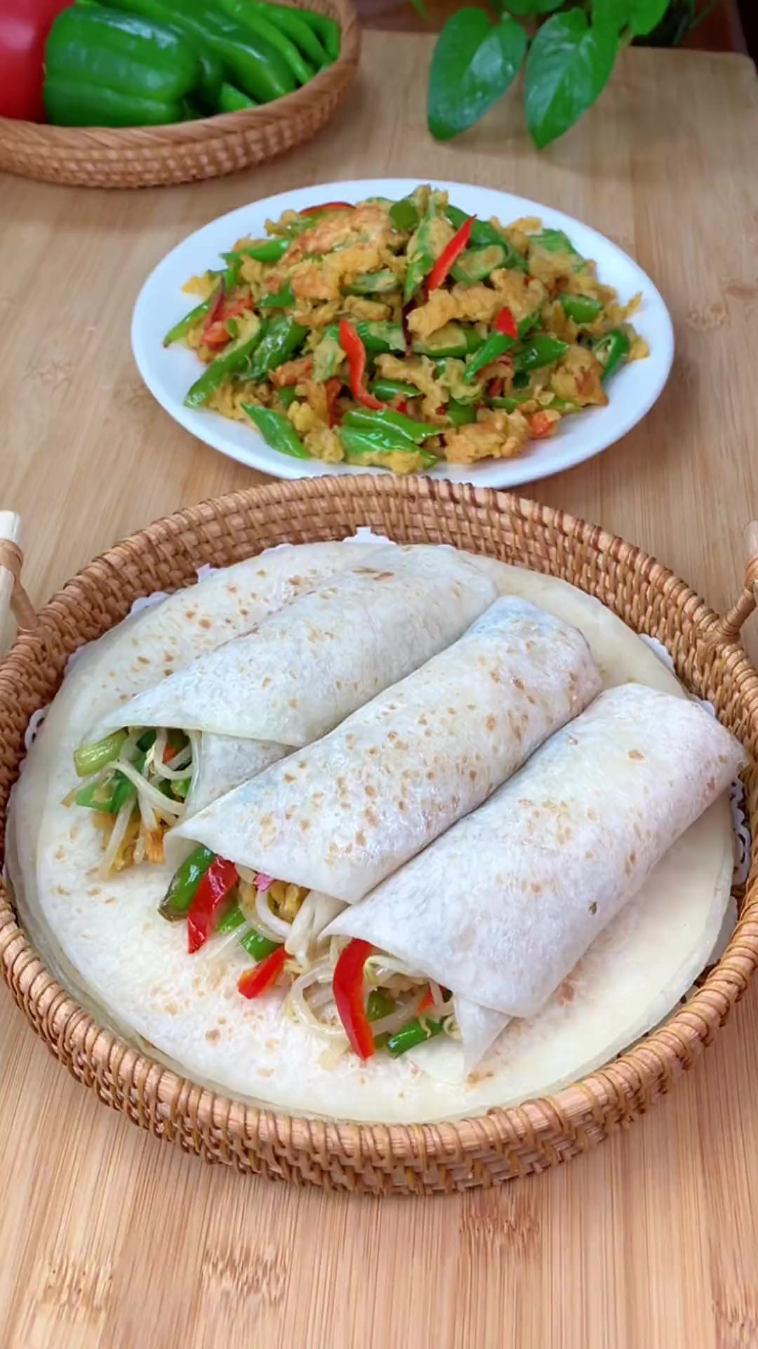 百吃不厌的烙馍卷菜，随便炒两个菜搭配点粥，简单又美味