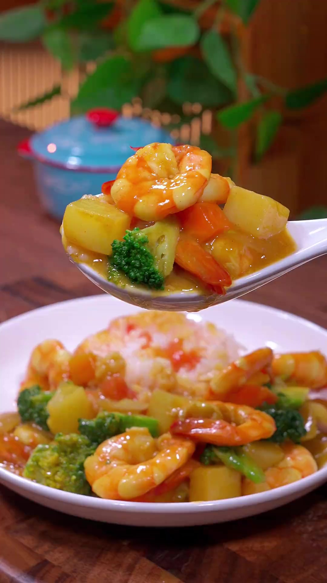 咖喱虾仁饭这样做简单又好吃孩子能吃两碗