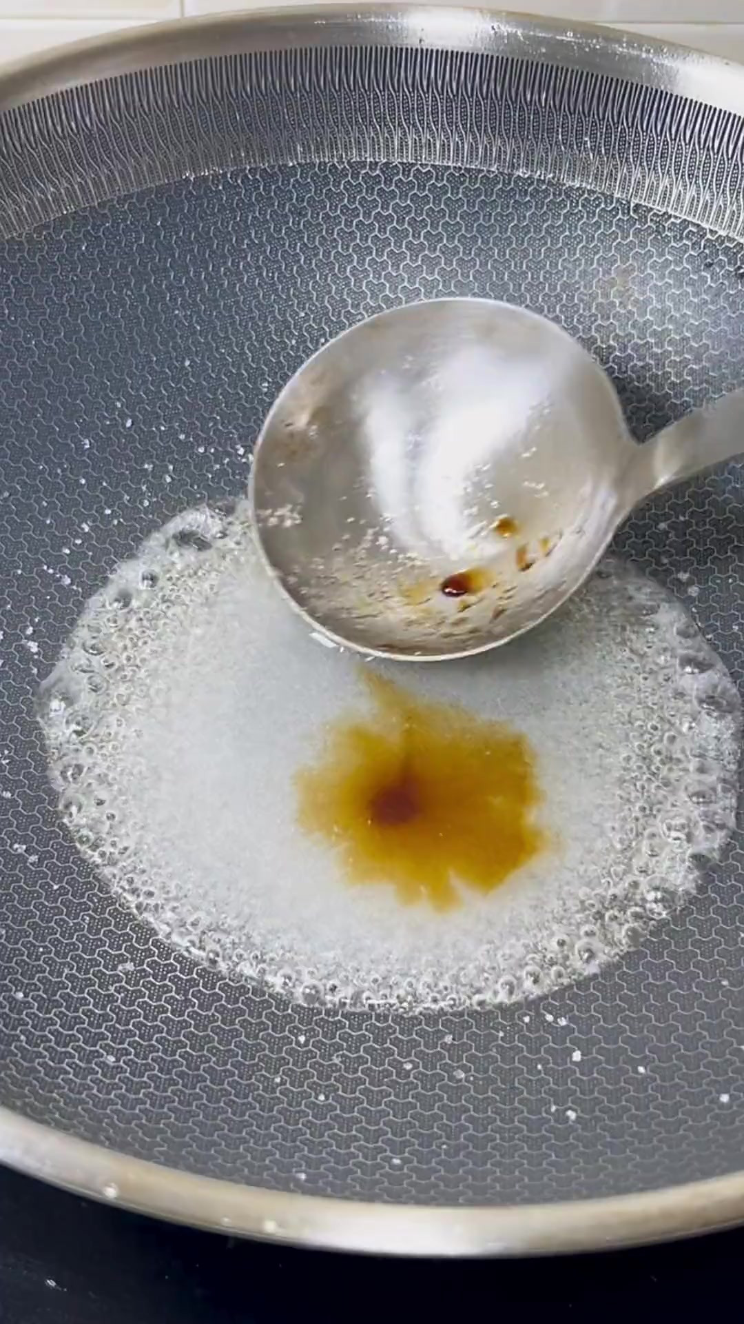 东北老式锅包肉按照2：1比例调汁做出来酸甜可口太好吃了