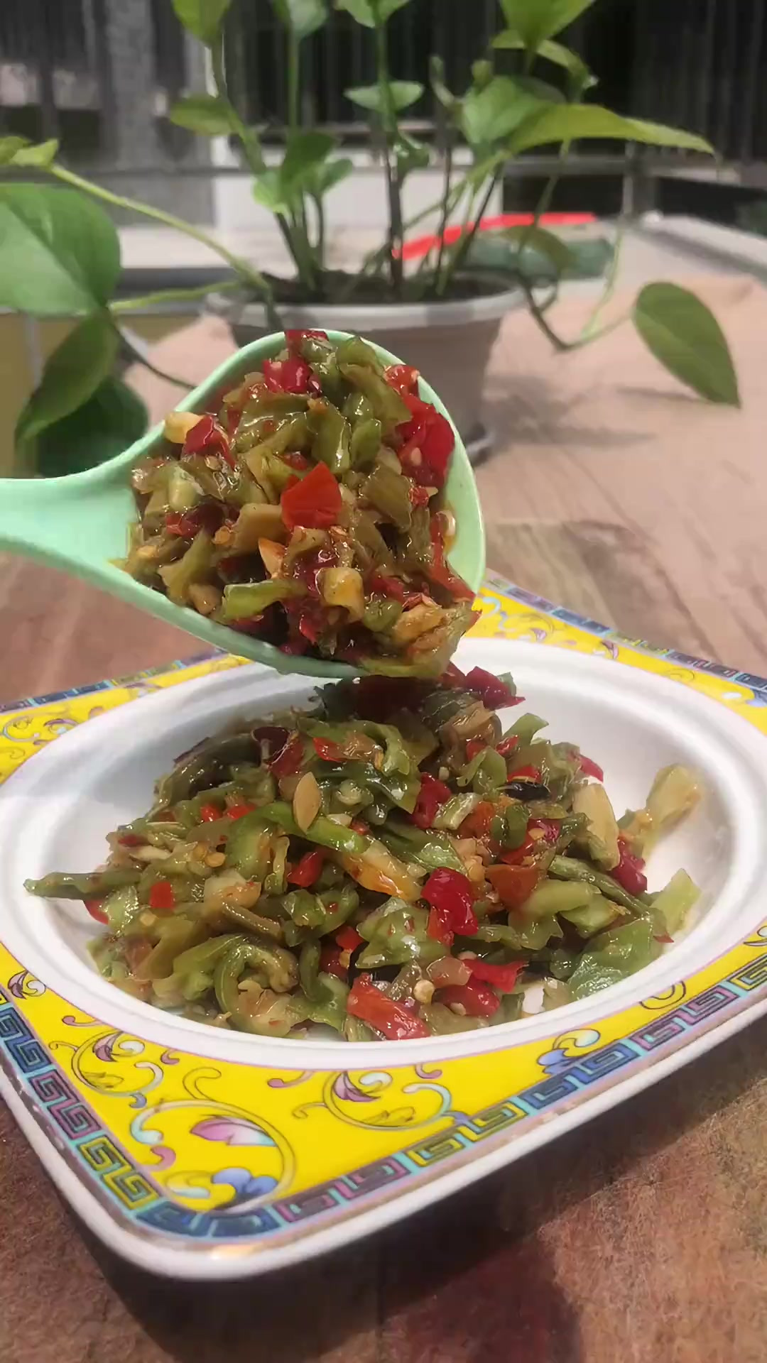 脆爽好吃的茶油剁椒贡菜，你值得拥有