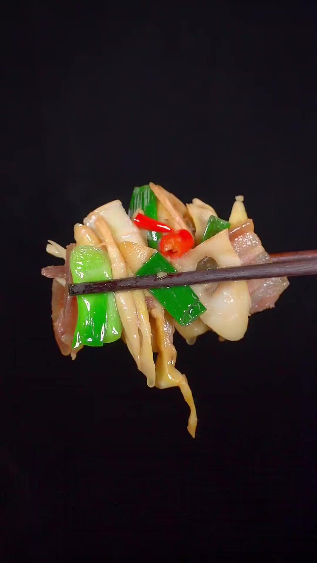 咸肉搭配竹笋一起炒，鲜香下饭，真的太香了