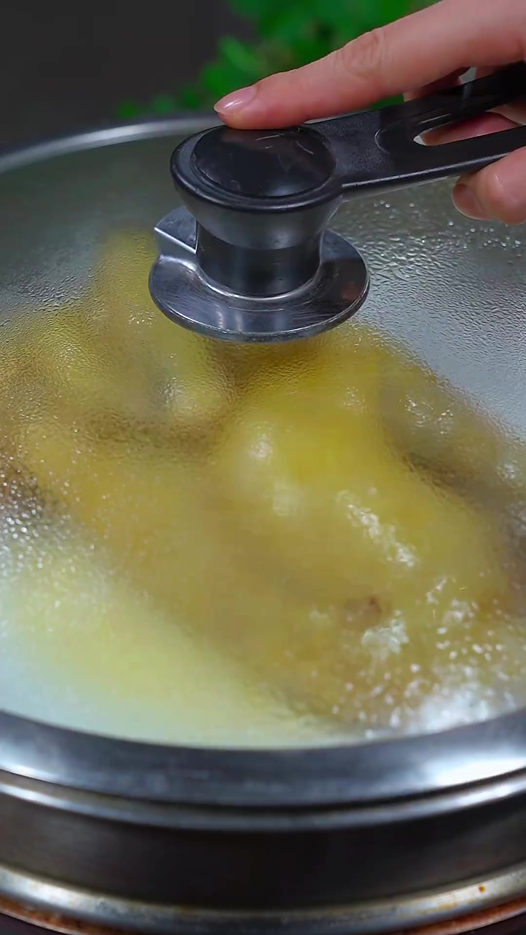 用半只鸡都可以做白切鸡，轻轻松松就完成
