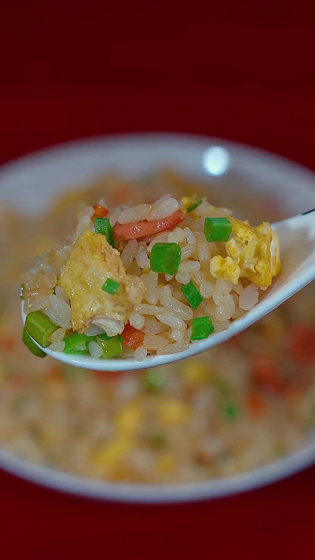 香肠蛋炒饭你就像我这样做，简单美味，做法简单，三碗饭都不够吃