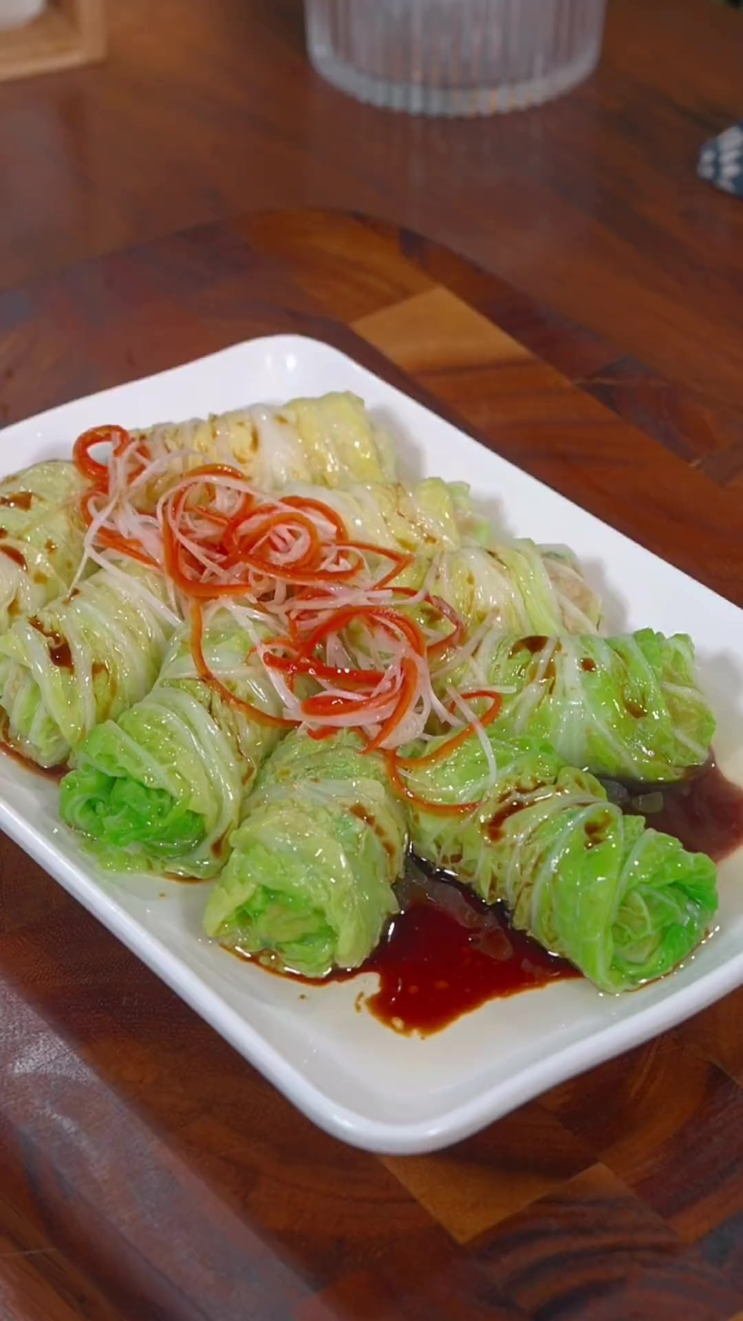年夜饭的第四十二道菜，白菜酿肉，寓意着白菜一出，百财进屋