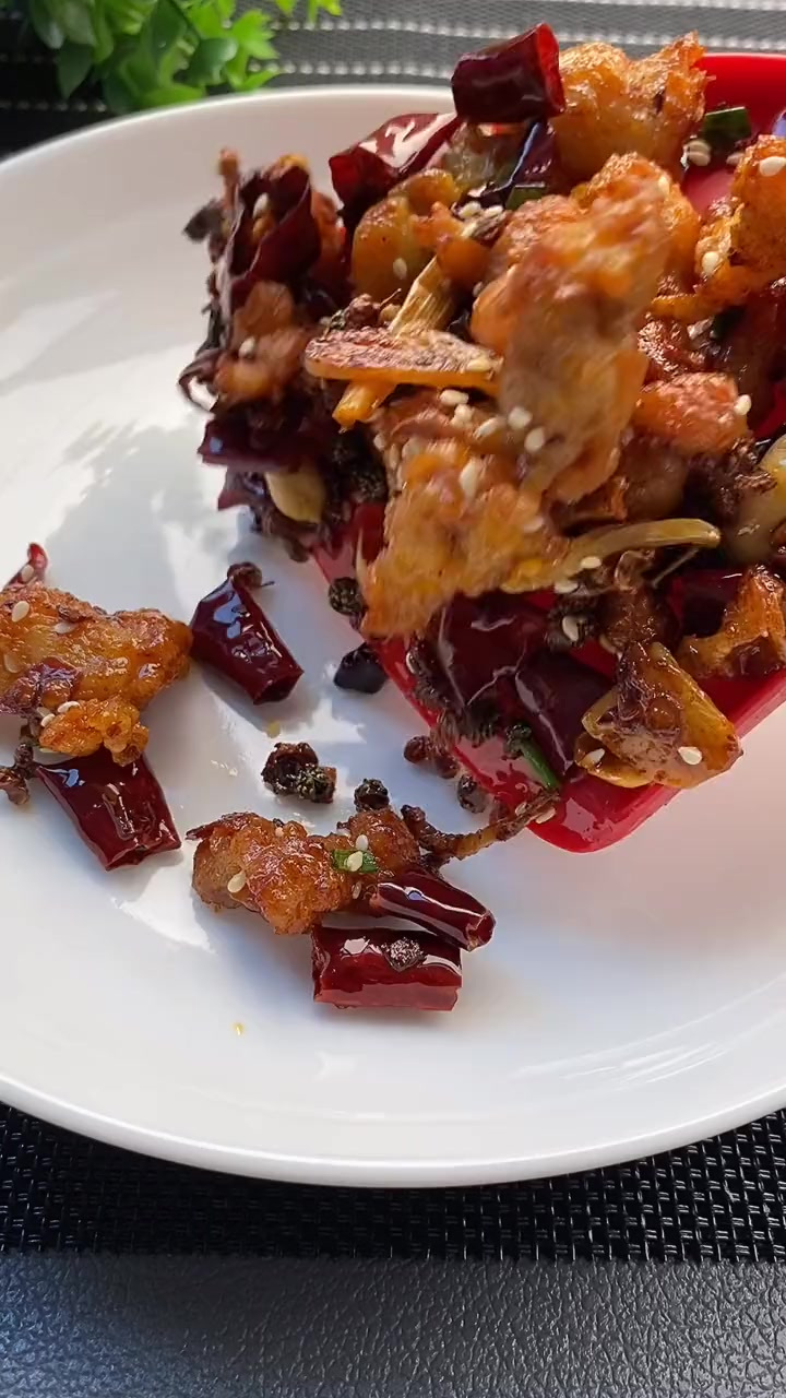 就这个辣子鸡丁一锅米饭是不是不够