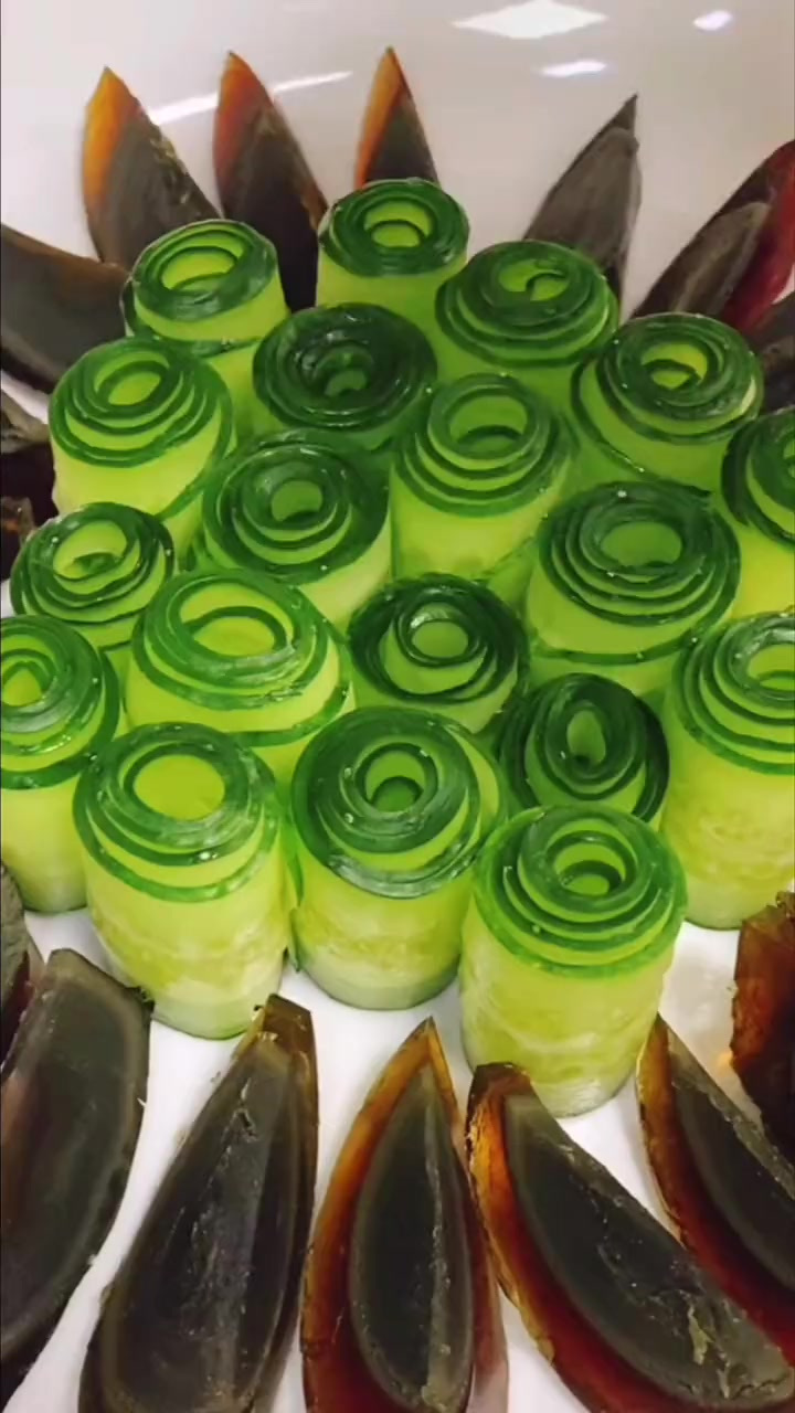 凉拌皮蛋的家常做法，简单易学，好看又好吃！