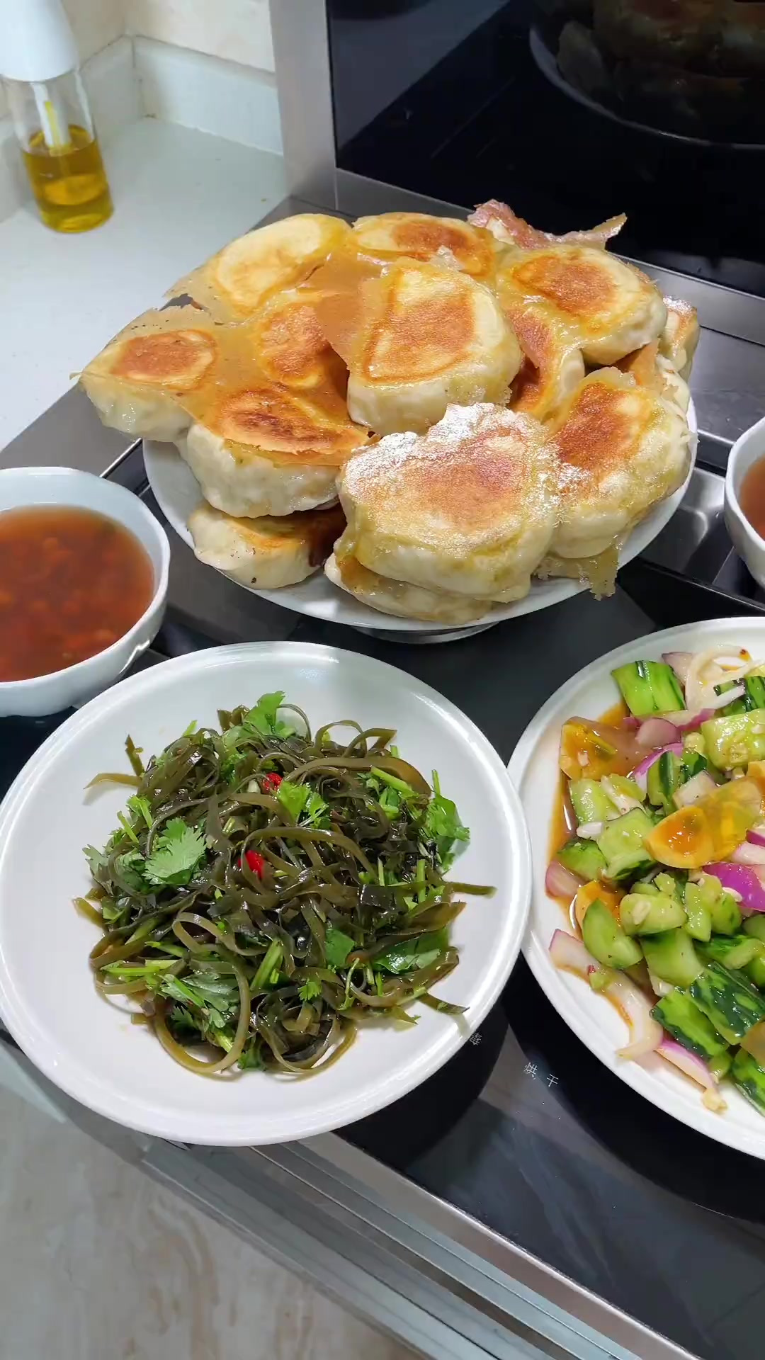 大家周末愉快哈 今天吃牛肉馅水煎包 做法简单还好吃