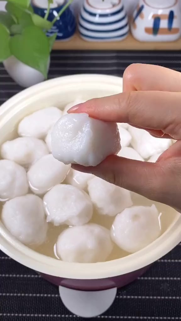 不要再给孩子吃超长保质期的速冻鱼丸了，自己在家做也超级简单