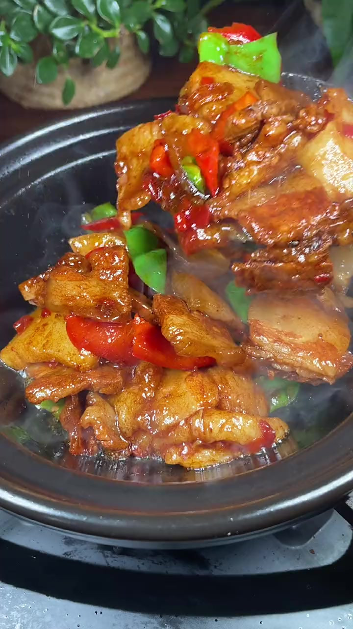 我的家乡美食，五花肉炒糍粑，一个字香