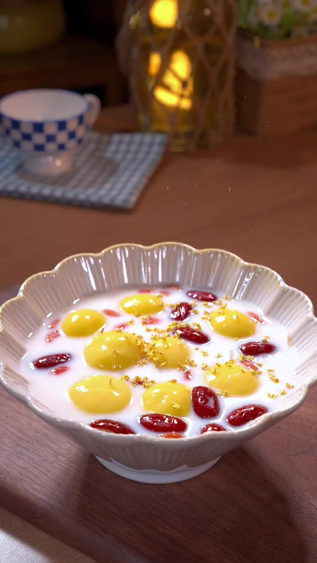 正月十五吃汤圆咯，用露露煮的汤圆更加软糯香甜，你也试试吧