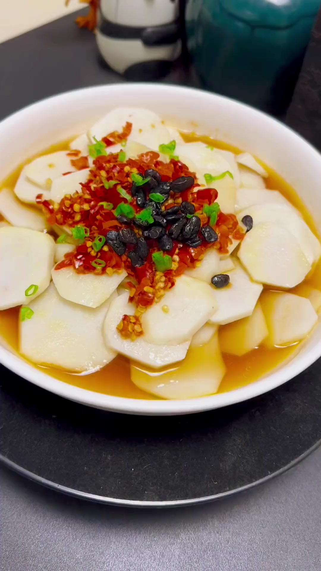 湖南浏阳蒸菜剁椒蒸芋头，香辣爽滑，下饭一流，看一遍就会