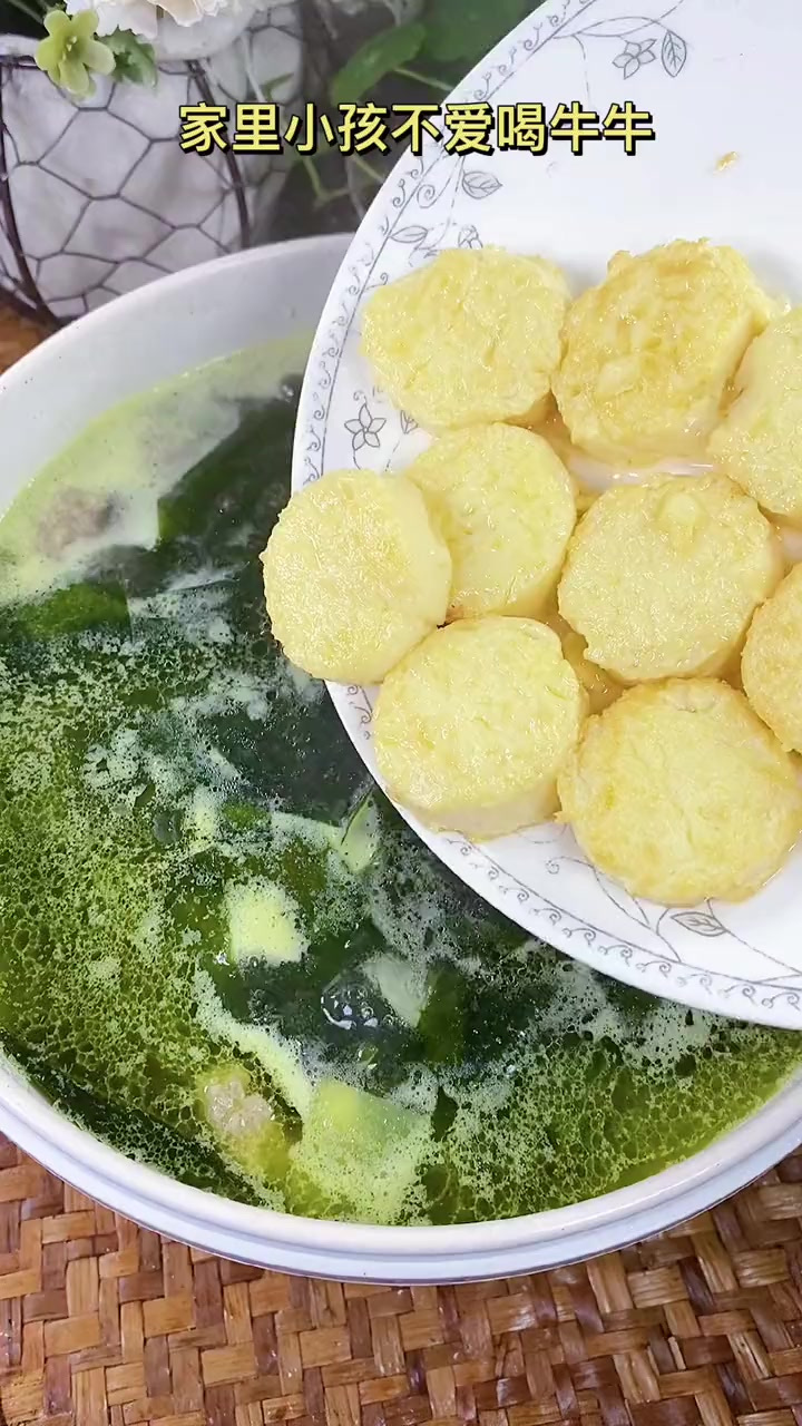 家里有小孩正在长个不喜欢喝牛奶，一定要多喝裙带菜牛肉丸汤