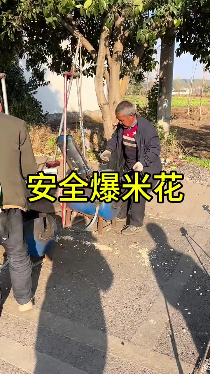 创意爆米花大爷:小铁桶锤子敲开自制工具