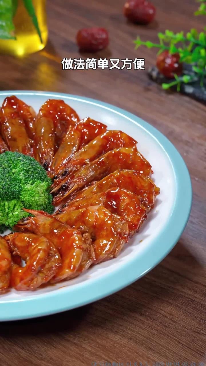 年夜饭必备!酸甜酥脆的油爆大虾,做法简单,好吃到停不下来