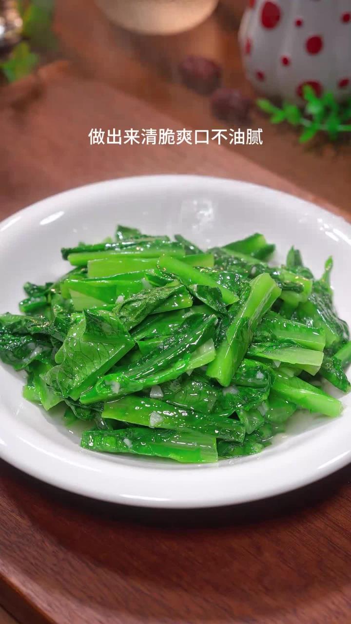 蒜蓉油麦菜家常做法,清脆爽口不油腻,翠绿色泽不发黑