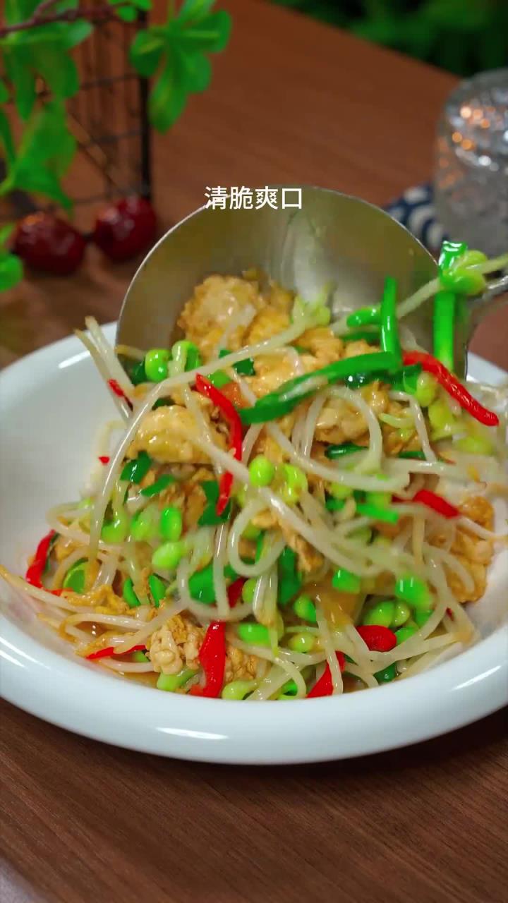 清脆爽口不油腻!豆芽韭菜炒鸡蛋,简单好吃的下饭家常菜