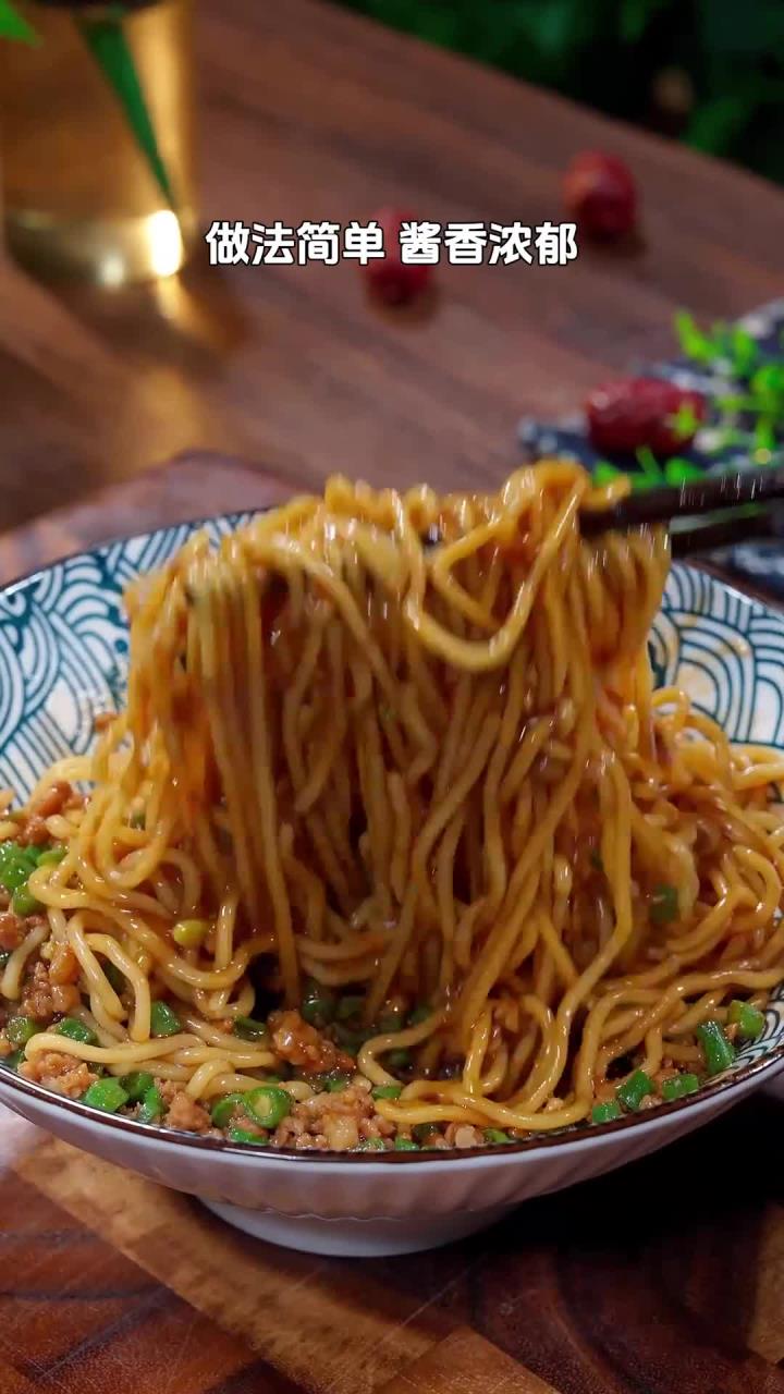 简单做法,酱香浓郁!这道肉末豆角打卤面,好吃到一周炫八次