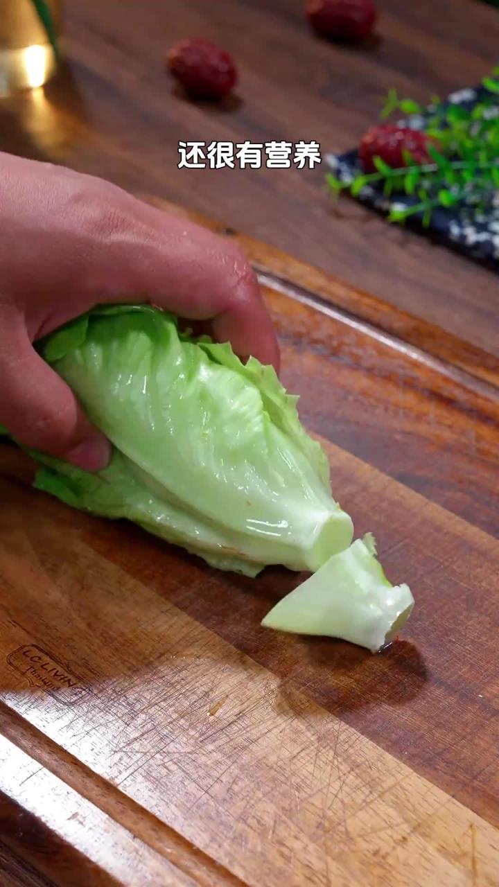 白灼生菜,这么烫一烫,清脆爽口,比大鱼大肉还好吃!