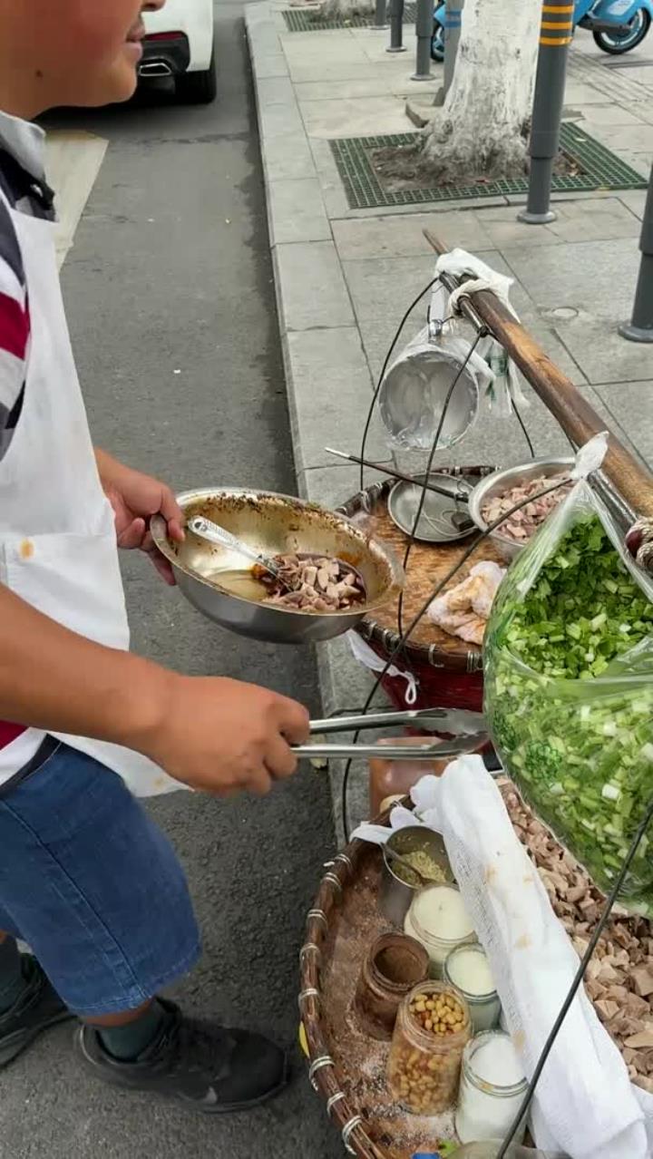 四川温江特色王鸡肉,60一斤,40元半斤几十年不涨价,挺劲道