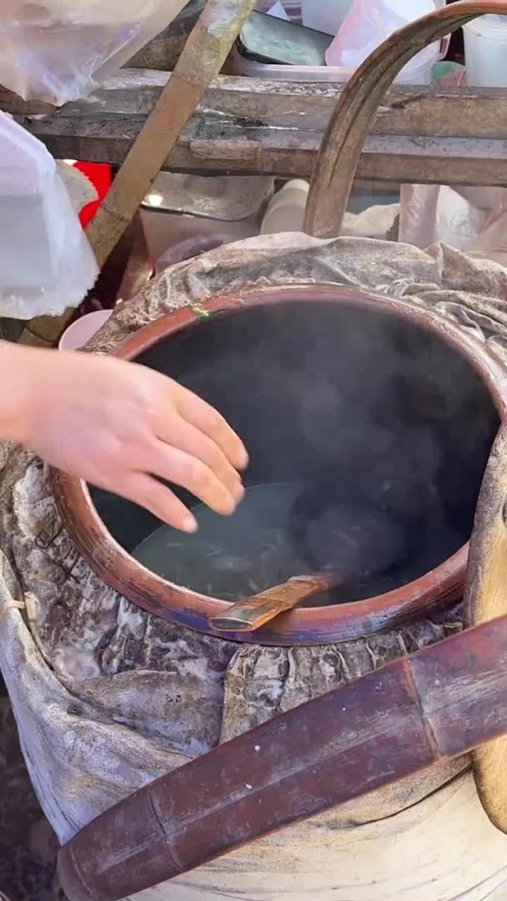 河南濮阳早餐白胡辣汤,2元一碗,没有那么辛辣,手洗面筋挺劲道