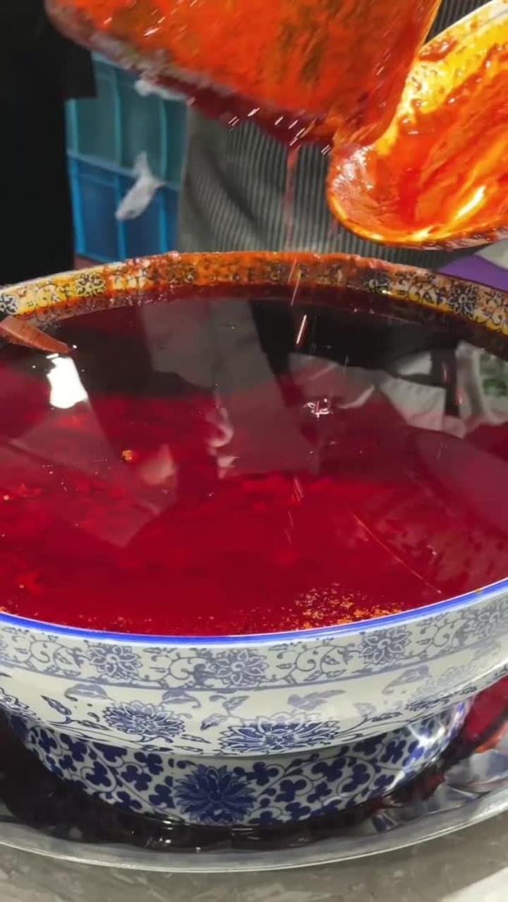 兰州特色拉面这满满的辣椒油