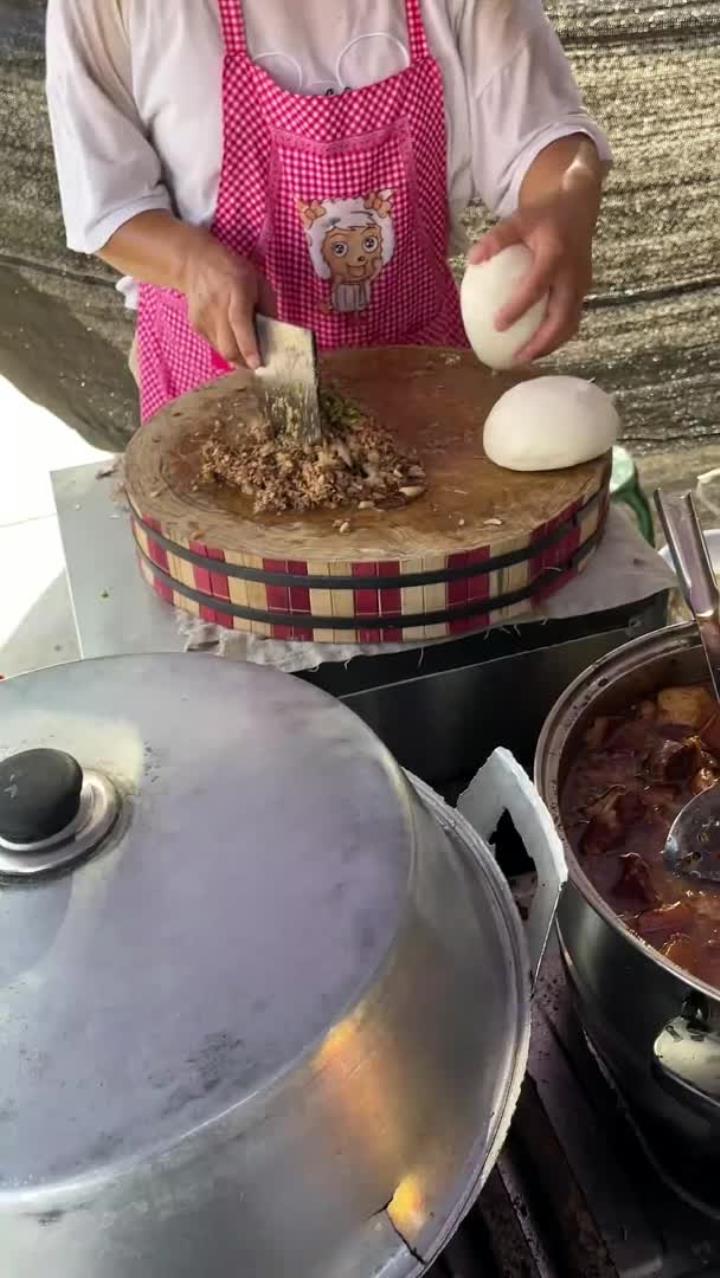 山西运城双层肉夹馍，8元一个，满满的肉，看着就好吃