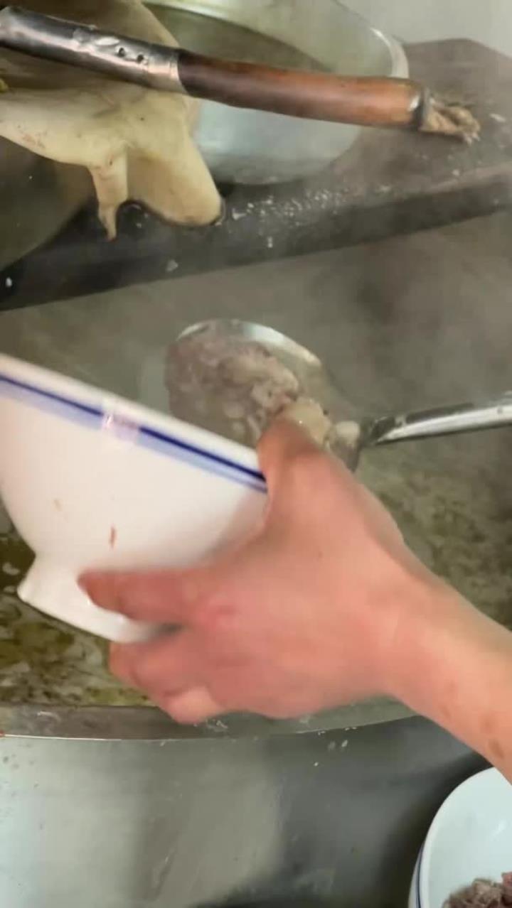 陕西蒲城特色水盆羊肉,25一碗,碗大如盆,看着就好吃 (1)