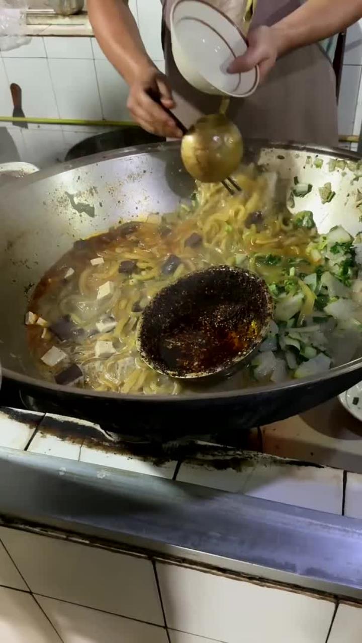 河南安阳特色扁粉菜，7元一碗，豆腐青菜和扁粉，外地吃不到