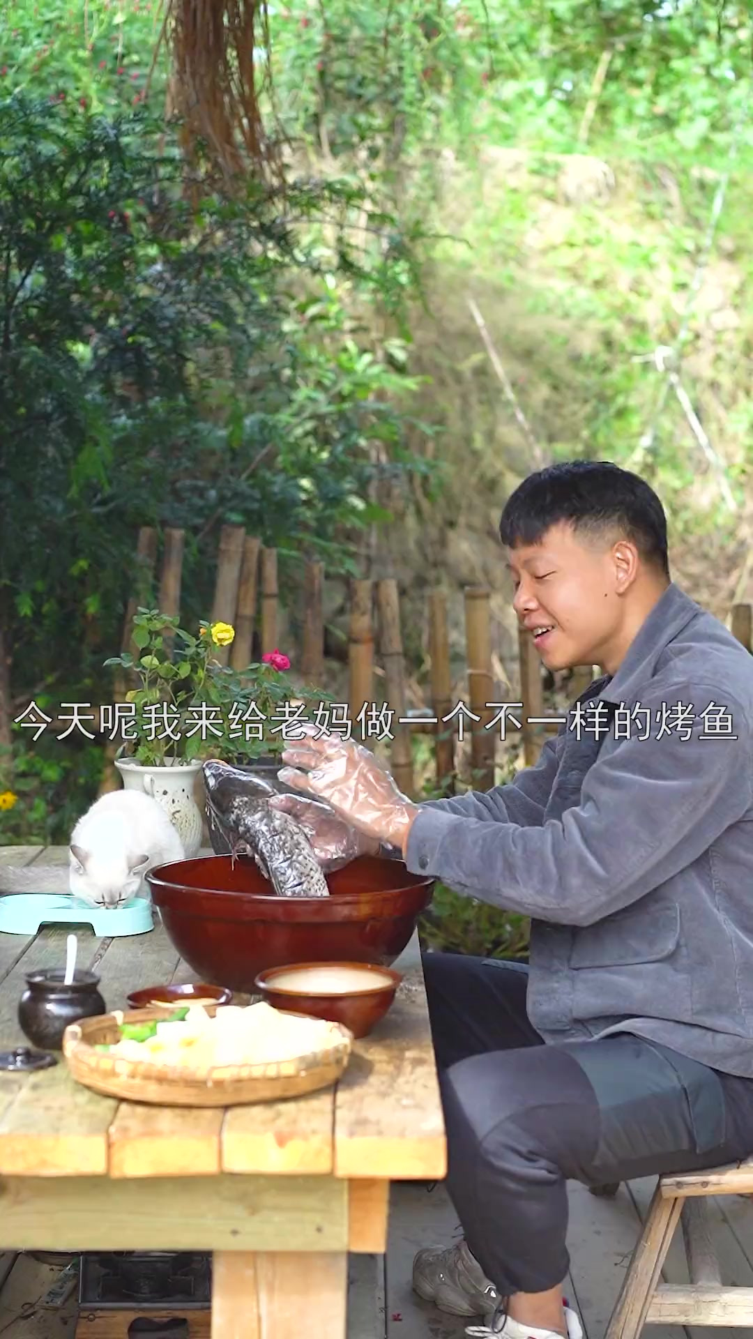 你们吃过黑胡椒牛排，但有没有吃过黑胡椒烤鱼！这是我之前拍纪录