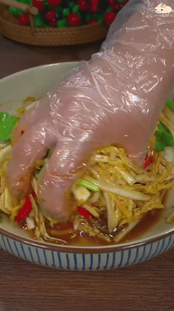 凉拌白菜的做法 酸辣口感超脆嫩 比任何大菜都美味