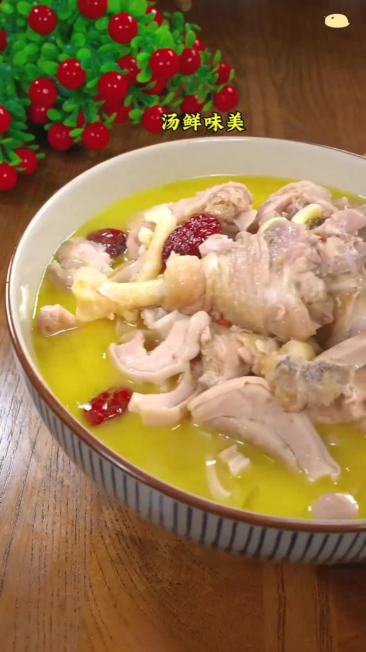每周我家都会做一次的猪肚鸡汤,汤鲜味美!