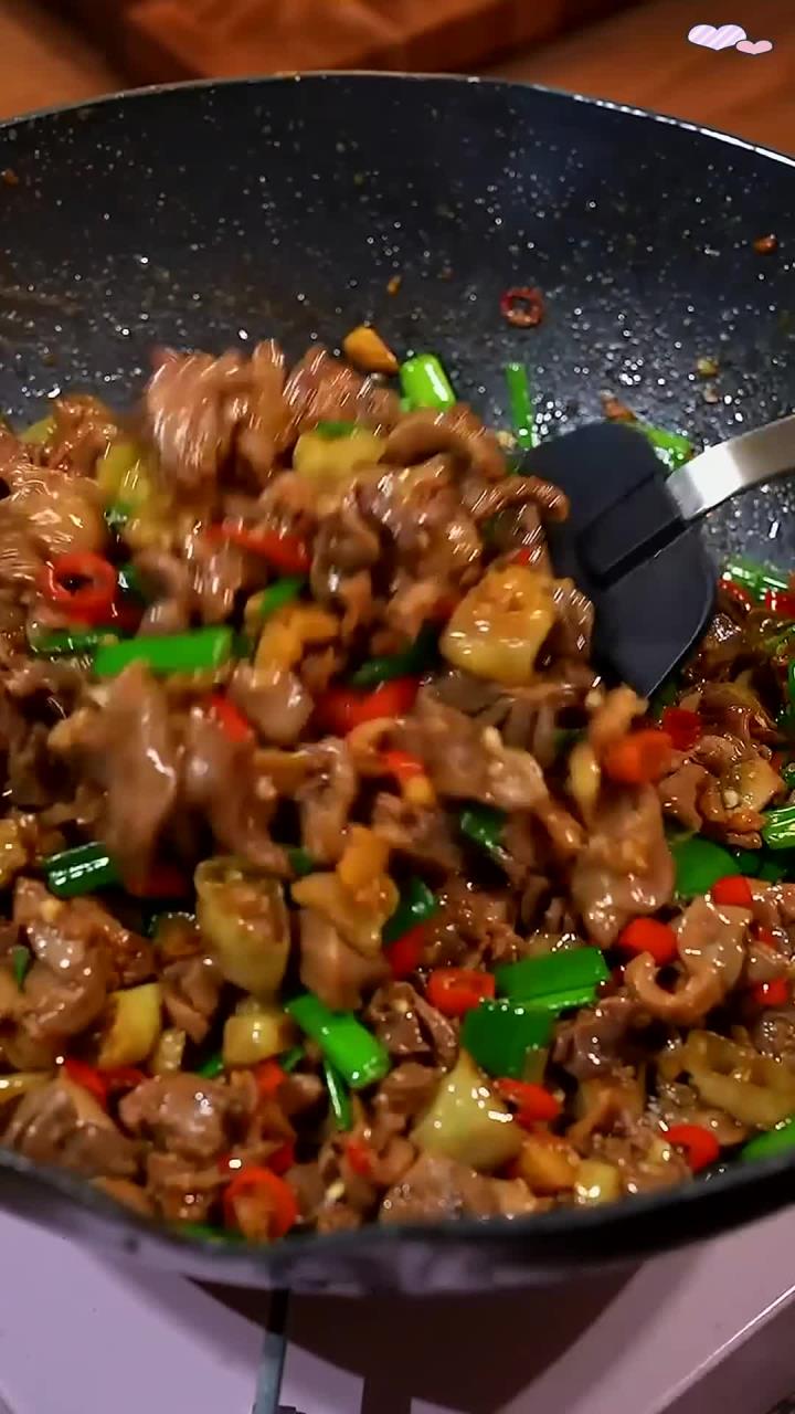 泡椒鸡胗炒法大揭秘,三碗米饭不够,酸辣口味让人欲罢不能
