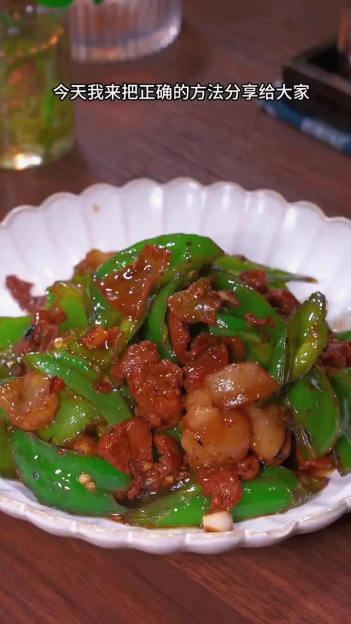 辣椒炒肉！你了解该先炒哪种食材吗？揭开常见误区的真相！