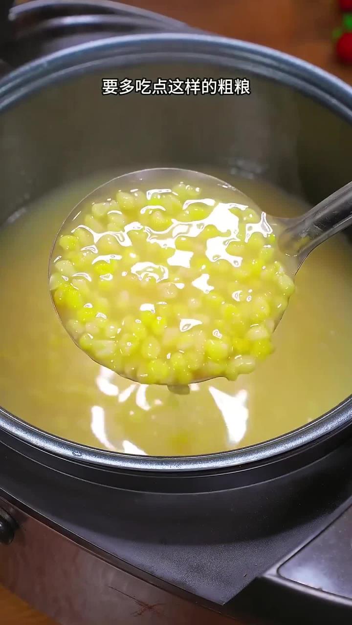 平时少吃点油腻的,多煲这个玉米碴子粥,软软糯糯的特别好喝
