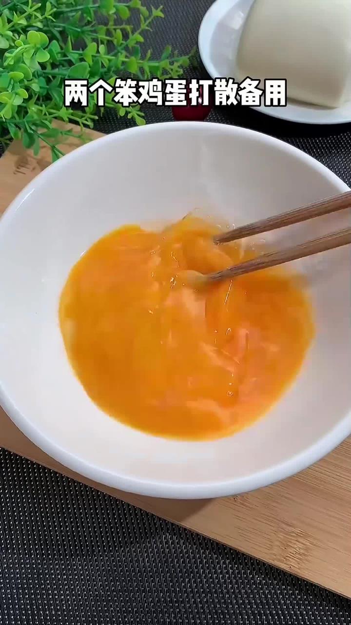 别浪费馒头,教你做外焦里嫩的美味馒头!