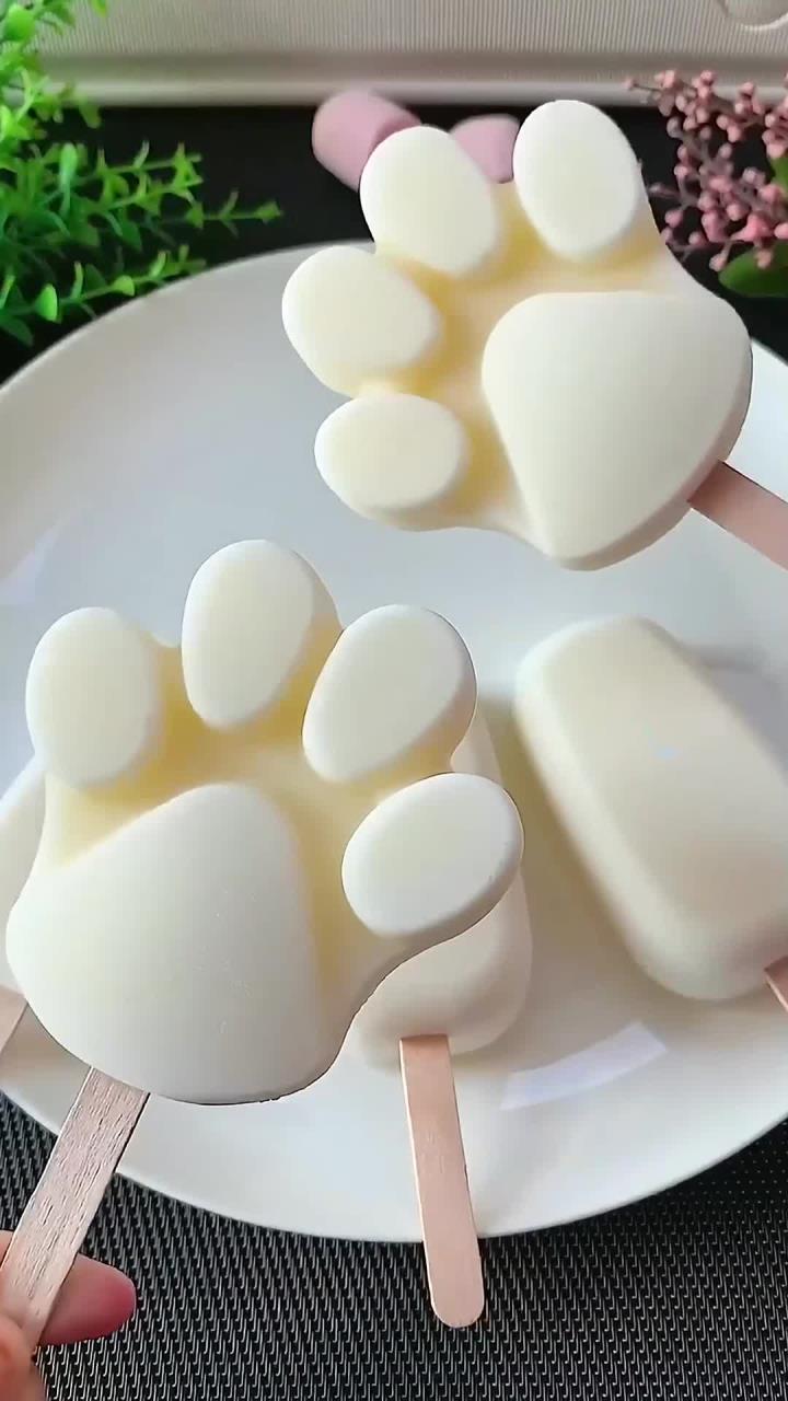 今天我做了小布丁雪糕,孩子们乐得不行～