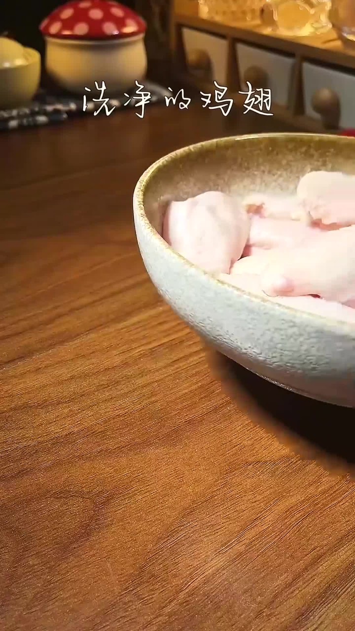 在家用空气炸锅就可以轻松做奥尔良烤鸡翅,鲜嫩多汁比炸鸡翅还要好吃