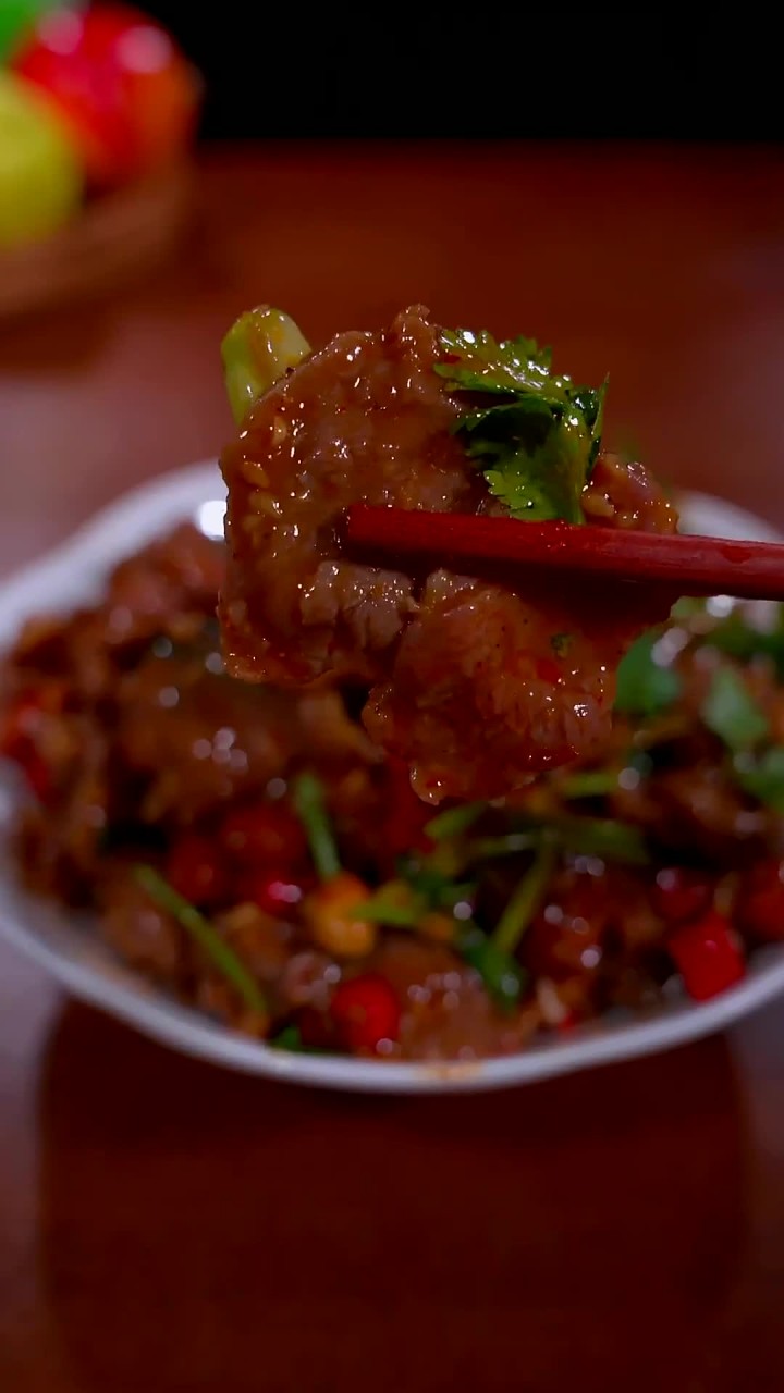 上次一个凉拌牛肉100w播放量,这个麻辣牛肉大家可以做起来太方便了