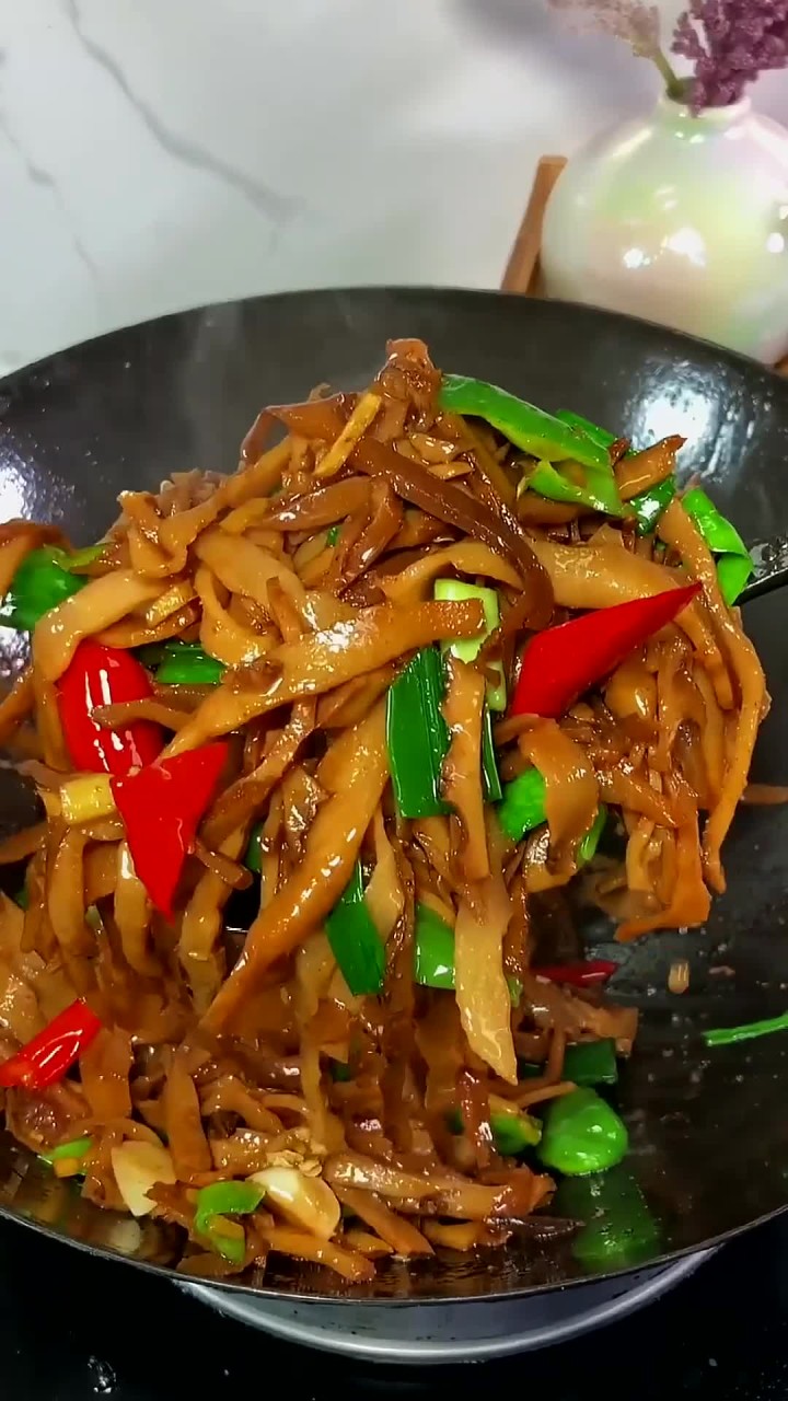 家里来客炒碗烟笋反而最受欢迎,脆脆嫩嫩的特别下饭