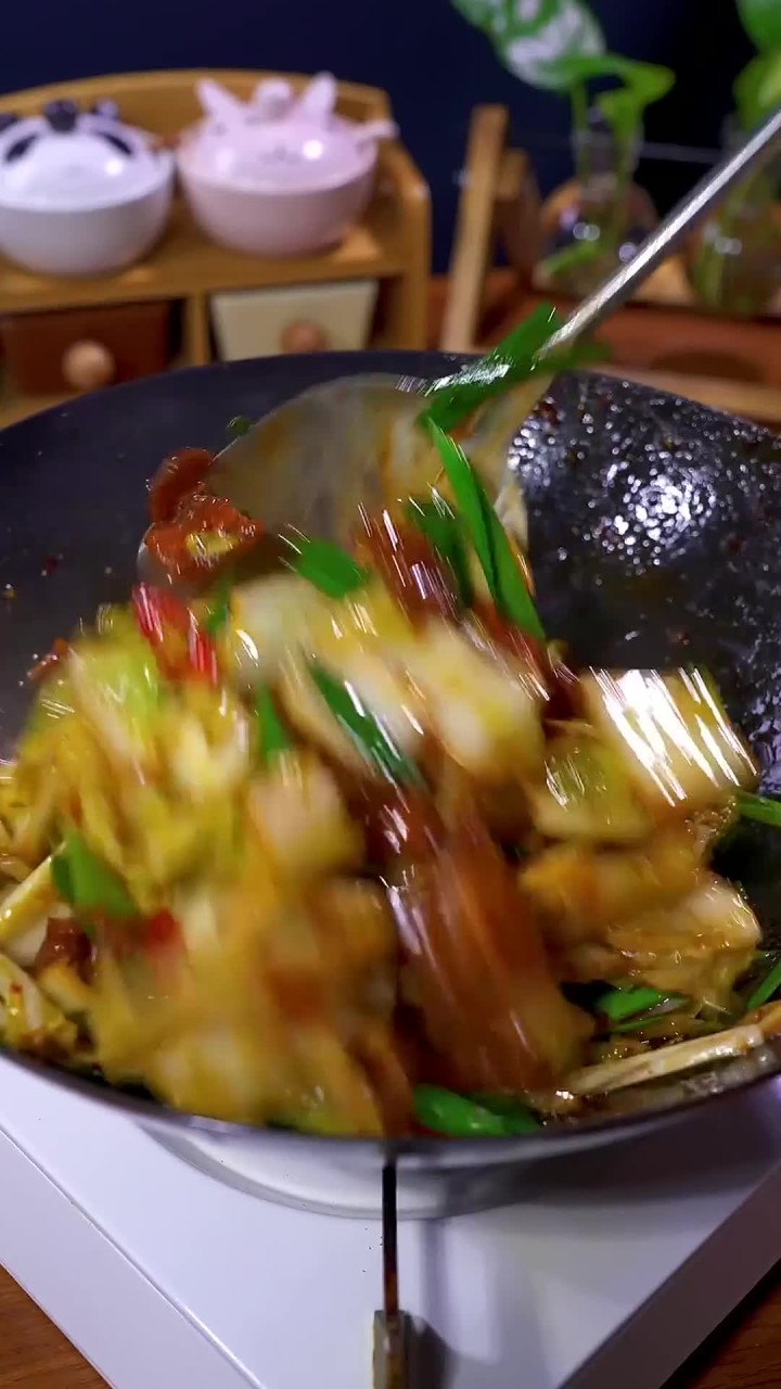 白菜炒肉这样做,鲜香味美,简单好吃又下饭