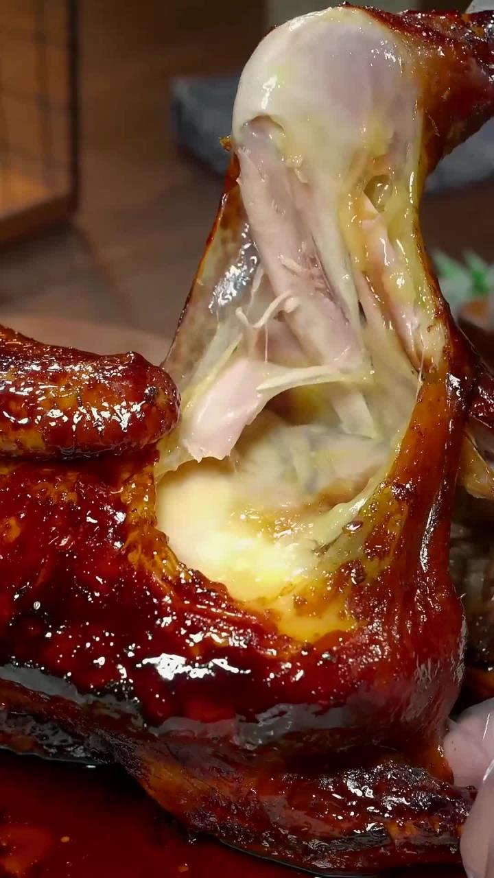 香得流口水的叫花鸡窑鸡,在家用一个电饭煲就能搞定,鲜嫩多汁,大人小孩都抢着吃