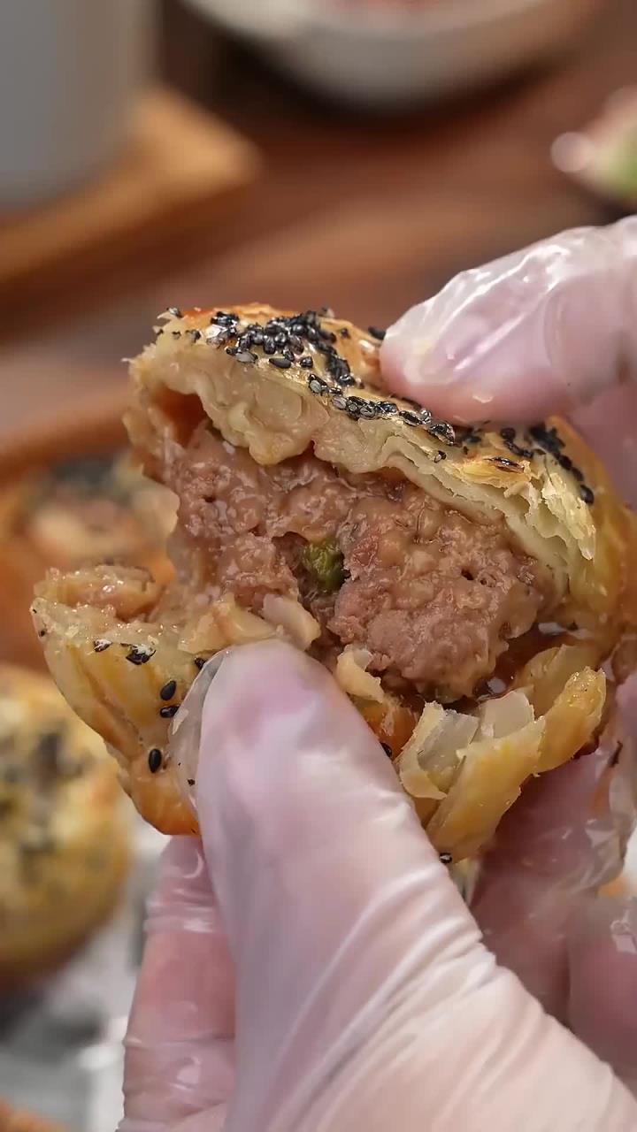一口就爆汁的空气炸锅版金丝牛肉饼,做法竟然如此简单,有手抓饼就可以,真的超好吃
