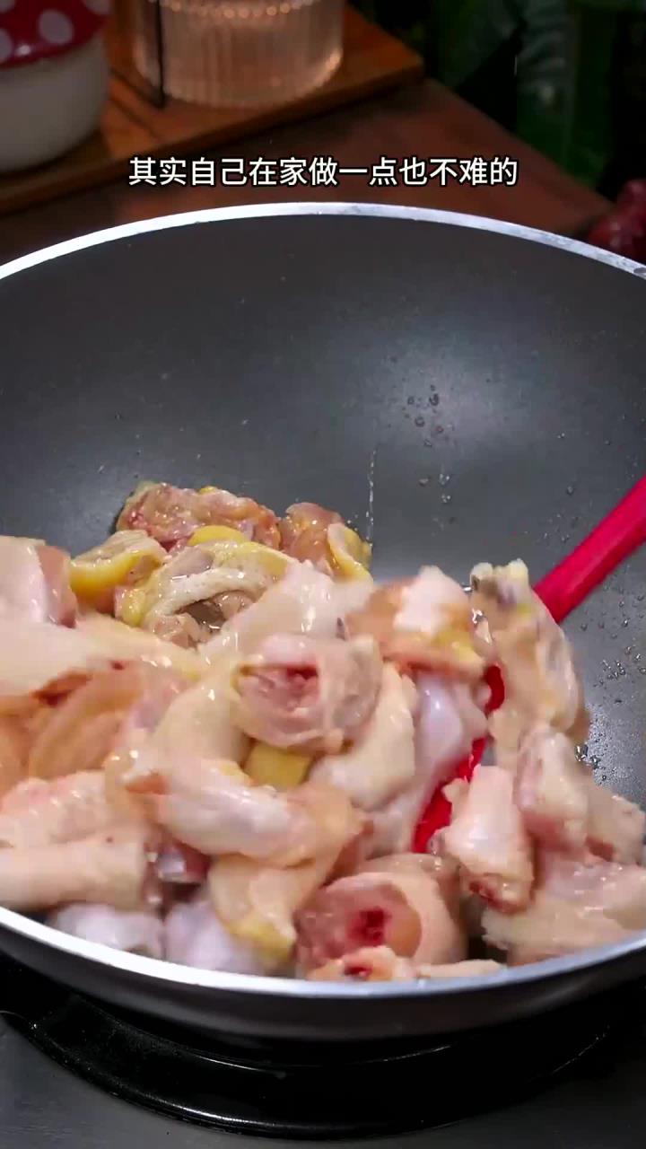 《香辣干锅鸡的做法，家庭聚餐必选，味道太赞！》