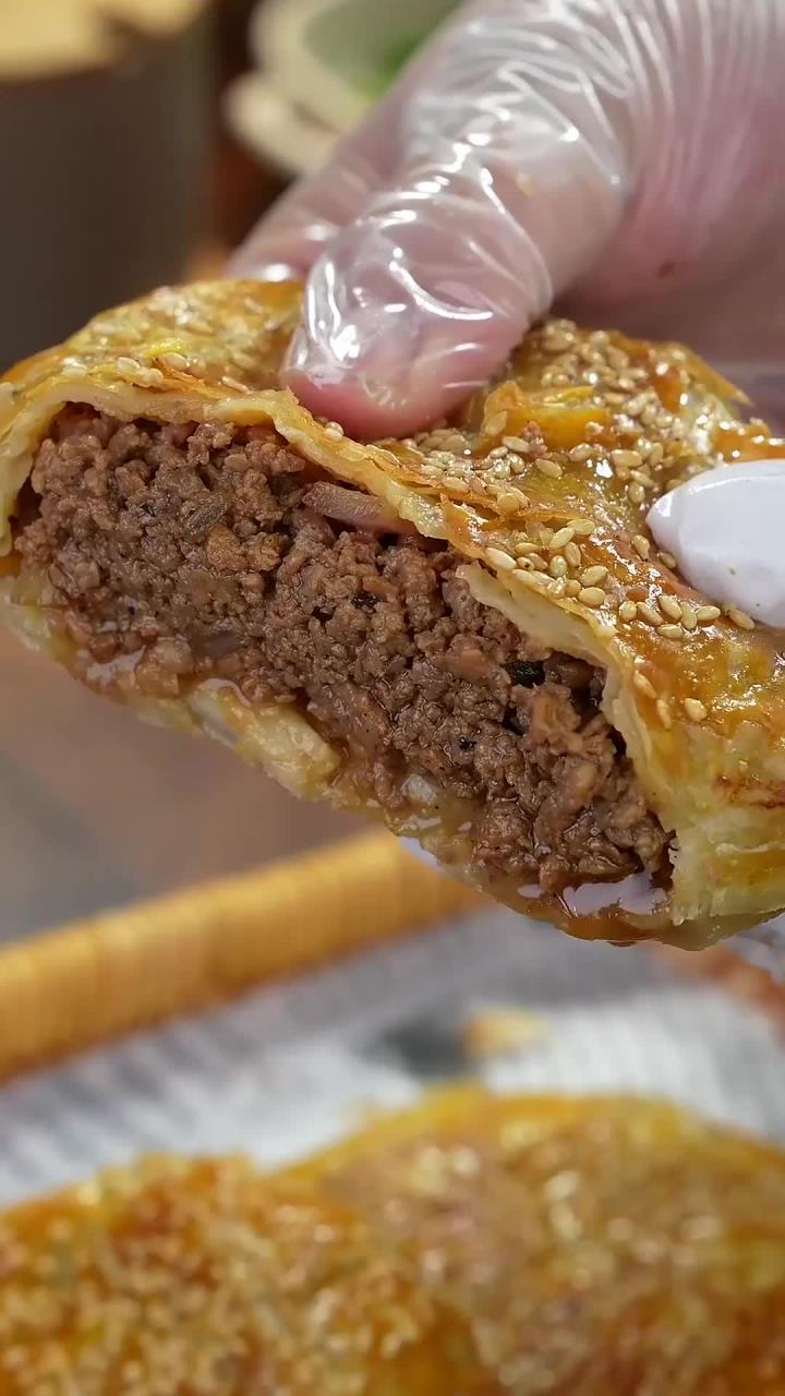 不用揉面,只要一张手抓饼就能做巨好吃牛肉饼,自己动手做的就是好吃