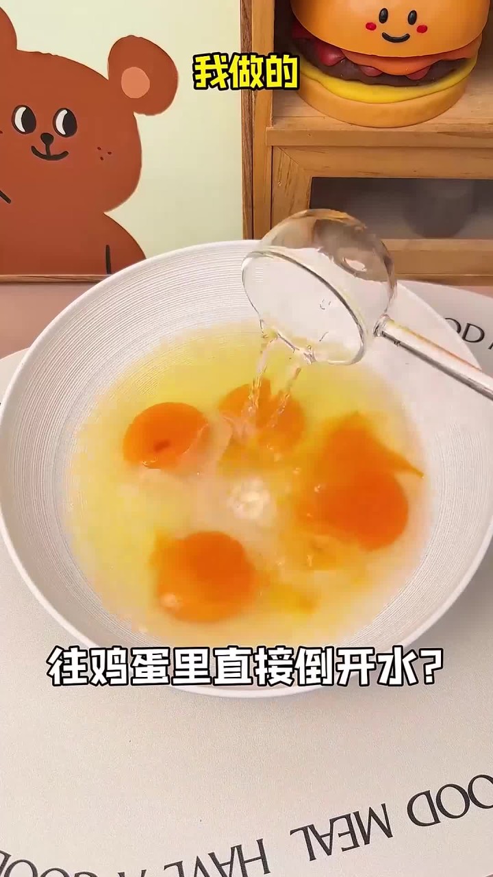 开水蒸鸡蛋羹真的超级嫩滑,再配上肉末酱汁简直了,巨下饭!