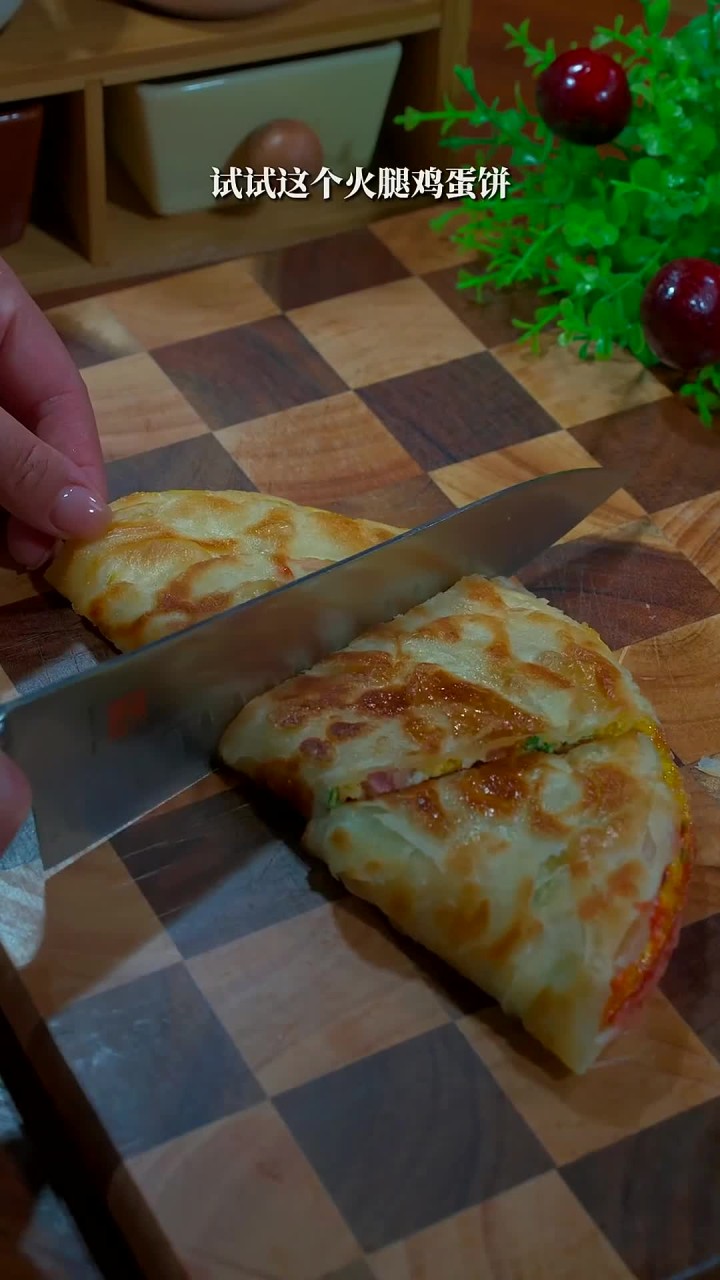 孩子早餐不知道吃什么？你就试试这个火腿鸡蛋饼，外脆里嫩，孩子超喜欢的