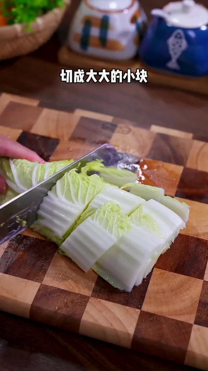 又到了吃白菜的季节,今天做了超好吃的辣白菜,酸辣脆爽,干净又卫生