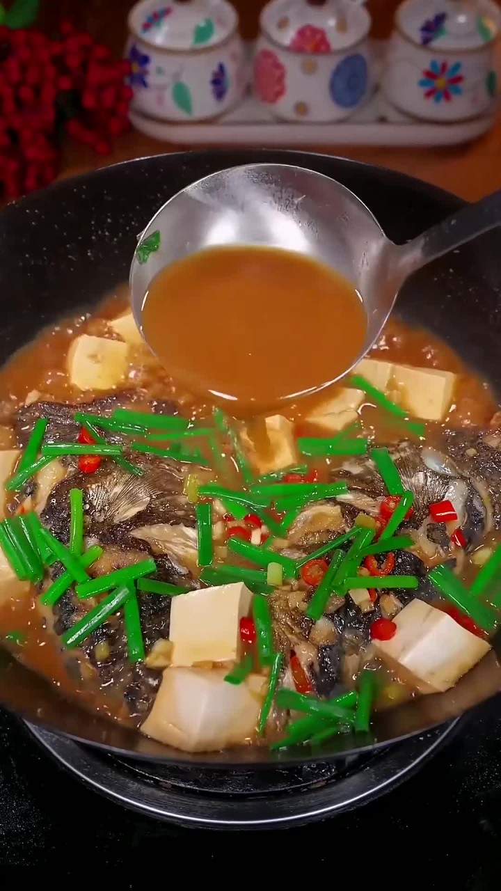 雄鱼头不要每次都清蒸，做道汤鲜味美的鱼头炖豆腐，真的太香了
