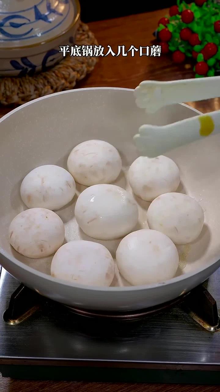 鲜掉眉毛的口蘑海鲜汤,香鲜适口,全家老小都爱喝～